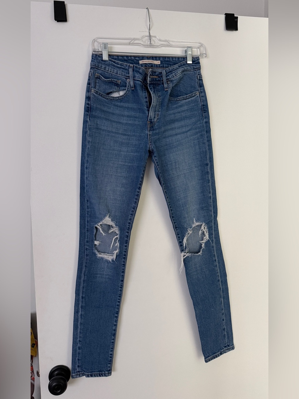 Levi’s | 27 | 721 High Rise Skinny | Blue Distressed Skinny Jeans